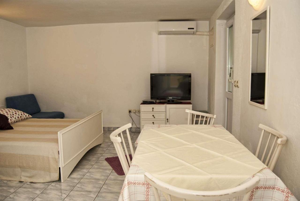 Apartments Mili 732 Makarska Bagian luar foto