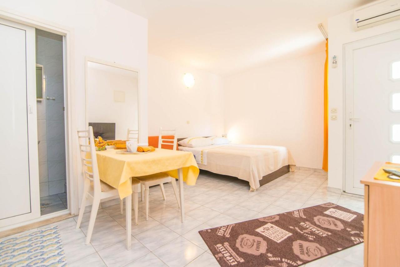 Apartments Mili 732 Makarska Bagian luar foto